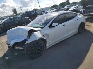 TESLA MODEL S 2021
