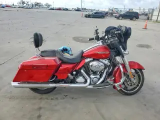 HARLEY-DAVIDSON FLHX 2013