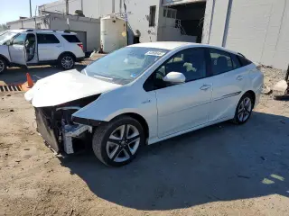 TOYOTA PRIUS 2017