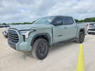 TOYOTA TUNDRA 2024