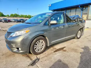 TOYOTA SIENNA 2011