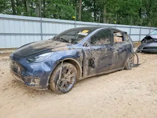 TESLA MODEL Y 2025
