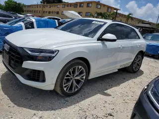 AUDI Q8 2021