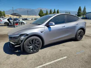 TESLA MODEL Y 2026