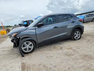 NISSAN KICKS PLAY 2025