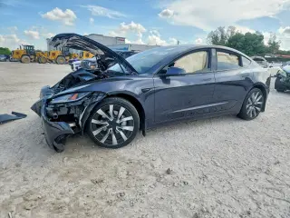 TESLA MODEL 3 2025
