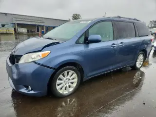 TOYOTA SIENNA 2015
