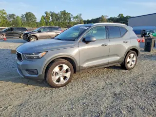 VOLVO XC40 2021